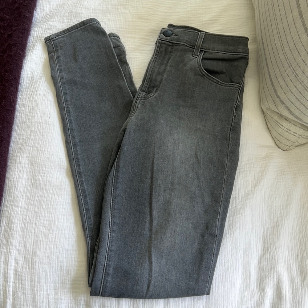 J Brand Maria Skinny Jeans in the color Pearl Grey